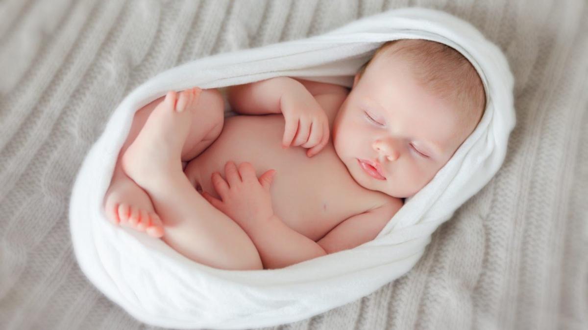 Giải mã giấc mơ thấy em bé cười đùa